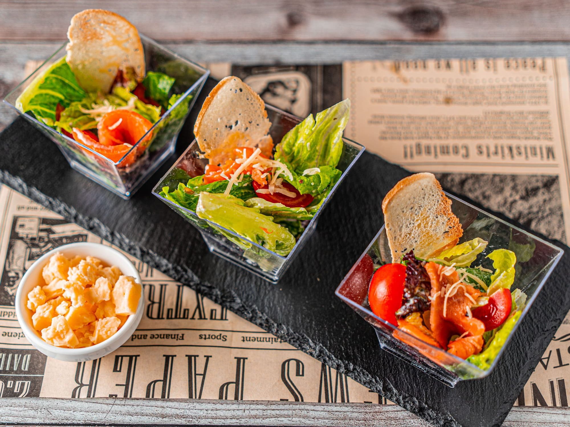 Цезарь с семгой в креманке